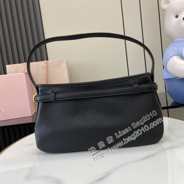 miumiu繆繆專櫃最新款爆款腋下中古包肩背女包 jh2573型號：5BC182